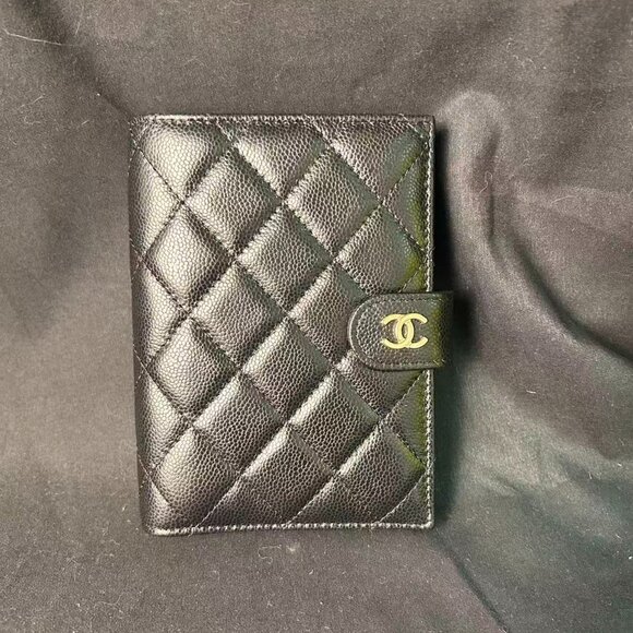 Chanel Classic Quilted Caviar Leather Passport Holder — Black with Gold CC - Picture 2 of 15